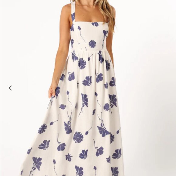 Petal & Pup Hazel Maxi Dress Navy Floral Medium NWOT - Picture 6 of 12